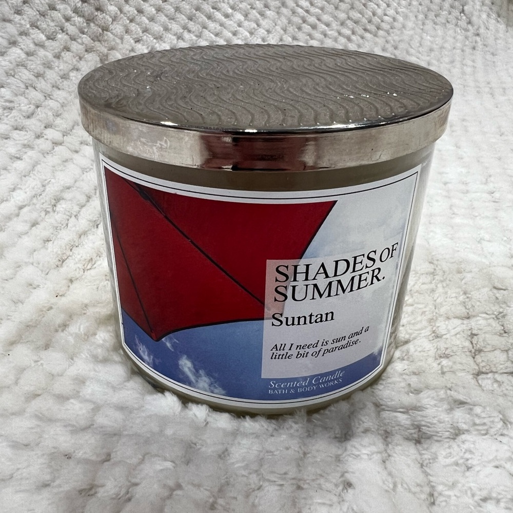 **NEW-NEVER BURNED** Bath&Body Works Candle in Shades of Summer - Suntan